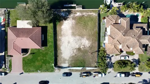 Waterfront Homesite in Venetian Isles