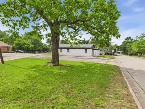 Versatile Commercial Property Near Highway