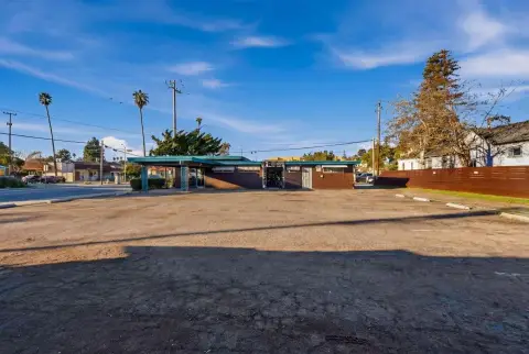 Commercial Land with Retail Tenants