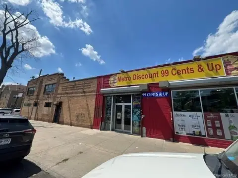 Warehouse with 1,000 SF Mezzanine