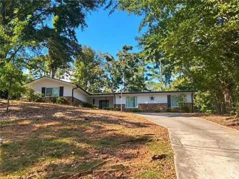 Brick Triplex With Garage