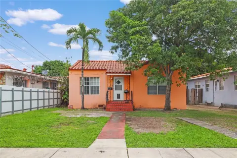 Dual-Entrance Duplex Opportunity