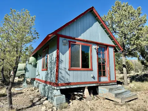 Off-Grid Retreat in Bridge Canyon