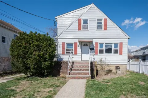 East Rockaway Multifamily Property