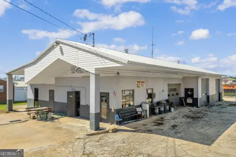 Lavonia Commercial Property with Shop