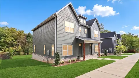 Six-Bedroom Duplex with Private Parking