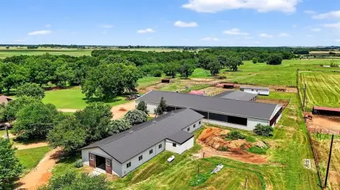 Turnkey Horse Property in Collinsville