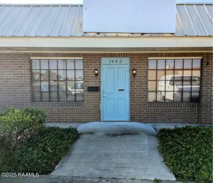 Open-Plan Specialty Commercial Space