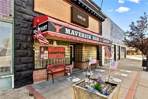 Bar & Pub with Liquor License