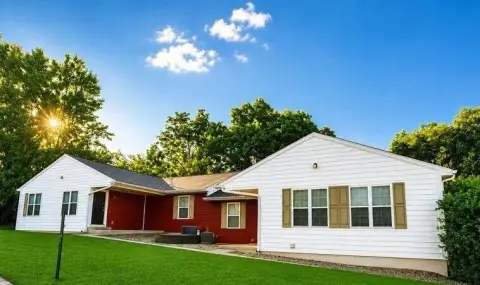 11-Bedroom Duplex with Garage
