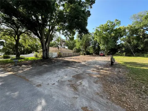 Residential Lot in Largo Location