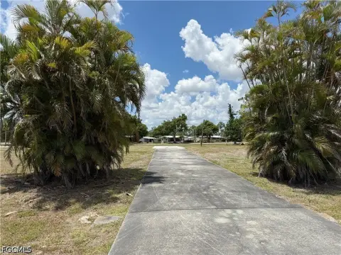 Oversized Double Corner Homesite