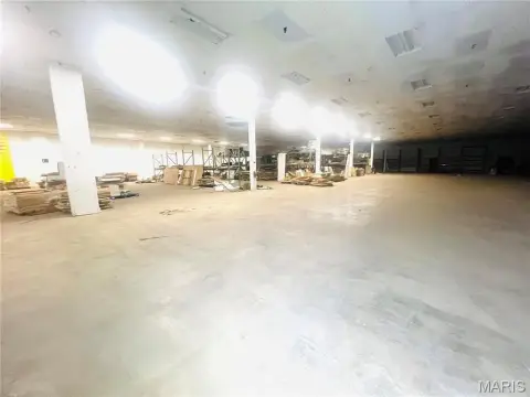 Spacious Retail Space in Jennings