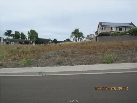 Single-Family Buildable Lot