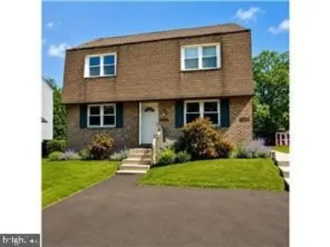 Updated Duplex with Private Entrances