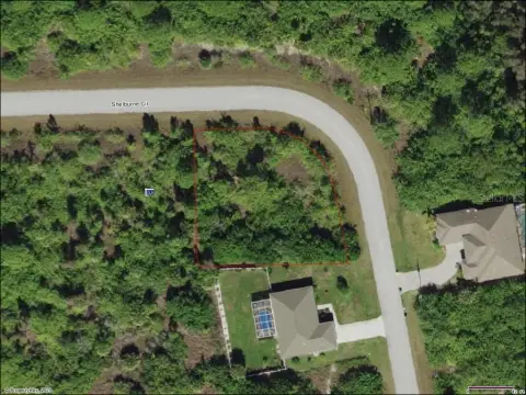 Oversized Corner Lot in Community
