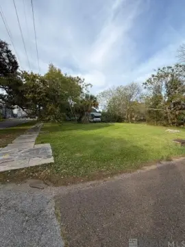 Corner Lot in Holy Cross