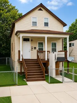 Two-Flat Duplex With 3 Bedrooms