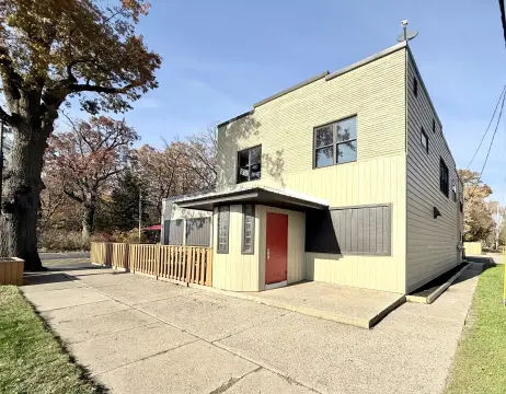 Mixed-Use Restaurant and Apartment