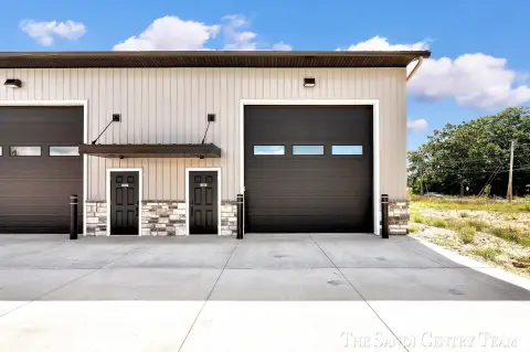Versatile Commercial Unit in Muskegon