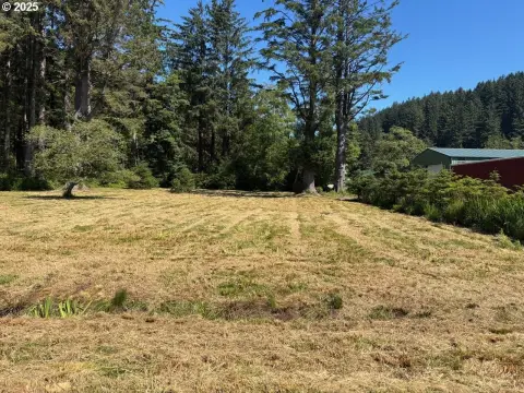 Residential Land in Cloverdale, OR