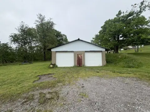 Land with Garage in Smithfield