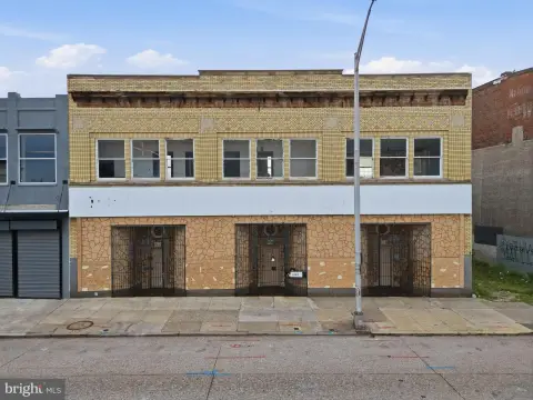 Storefront Property at Signalized Corner
