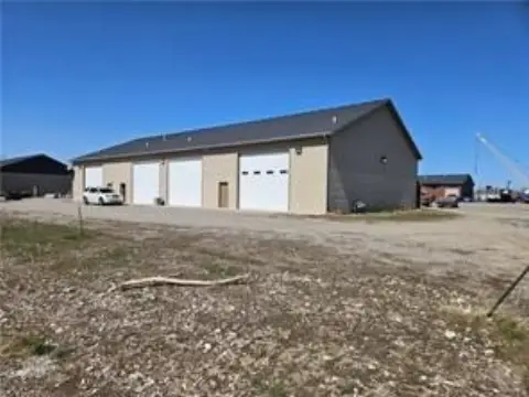 Flex Space with Overhead Door