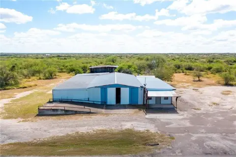Commercial Shop With Four Rear Lots
