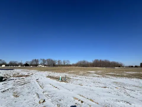 Residential Land in Mitchell, IN