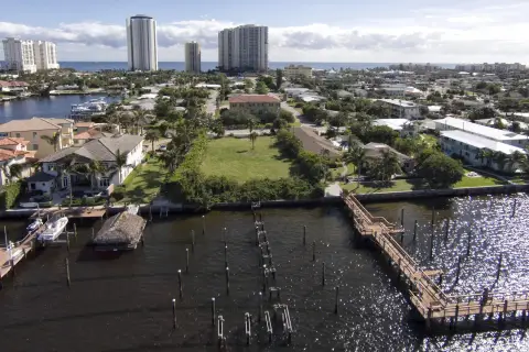 Residential Lot in Riviera Beach