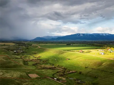 Expansive Mountain-View Farmland Parcel
