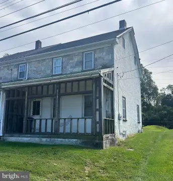 Colonial Mixed-Use Property