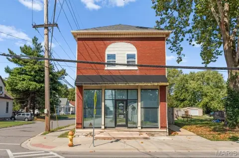 Mixed-Use Building Near Downtown Belleville