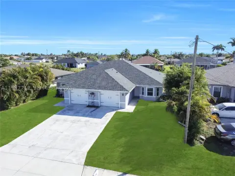 Duplex with Canal-Side Back Yard