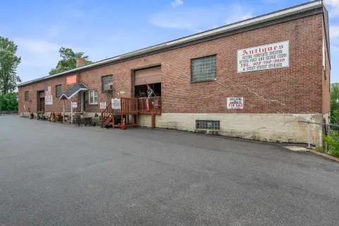 Warehouse With Loading Docks