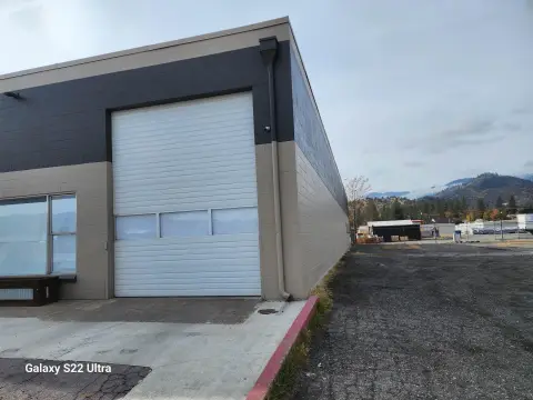 Open Retail/Service Shop with Roll-Ups