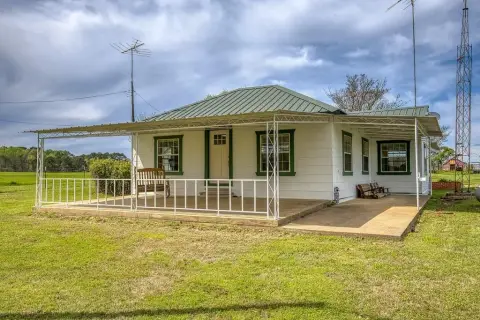 CROCKETT Farmhouse on 15 Acres