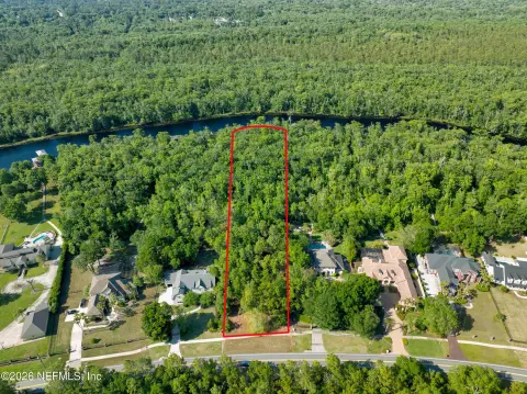 River-Accessible Waterfront Land