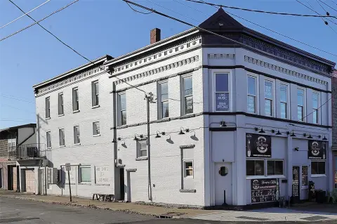 Bar and Restaurant with Liquor License