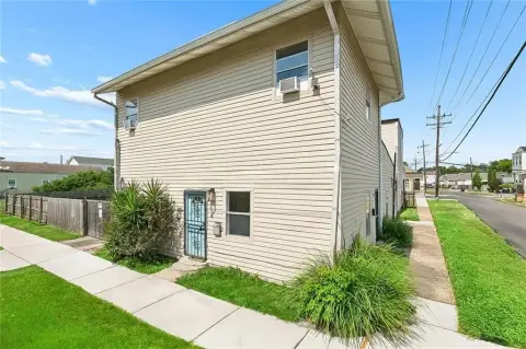 Two-Unit Duplex with Bonus Space