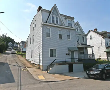 Updated Duplex With In-Unit Laundry