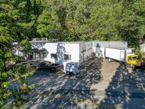 Dunsmuir Commercial Building with Flexibility