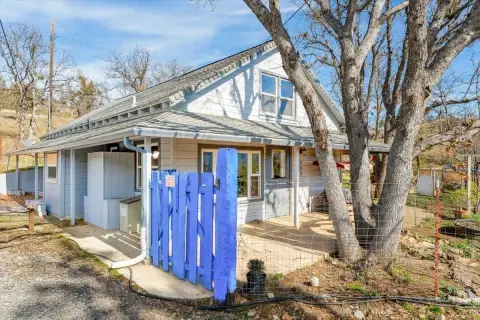 Versatile Triplex with Scenic Views