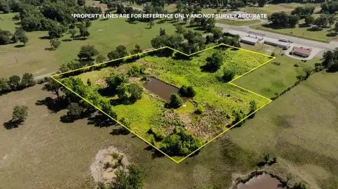 Versatile Acreage in Montalba, Texas