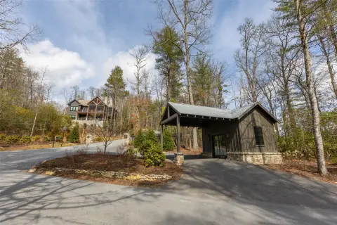 Cashiers Land with Mountain Views