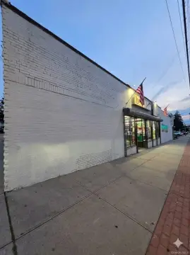 Grocery Store on Corner Lot