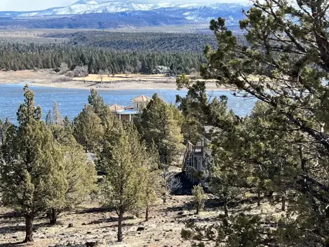 Land with Lake Shastina Views