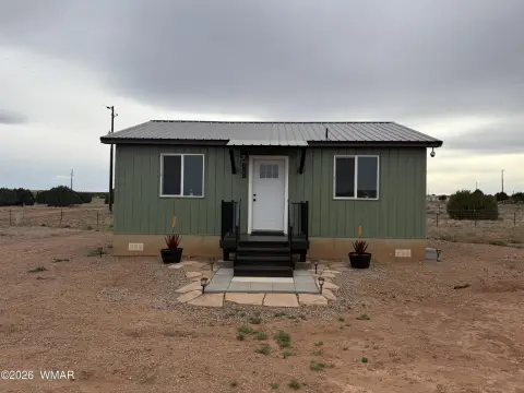 Move-in Ready Snowflake Bungalow