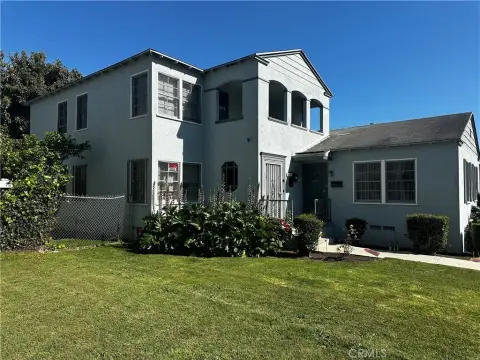 Well-Maintained Triplex in Baldwin Hills